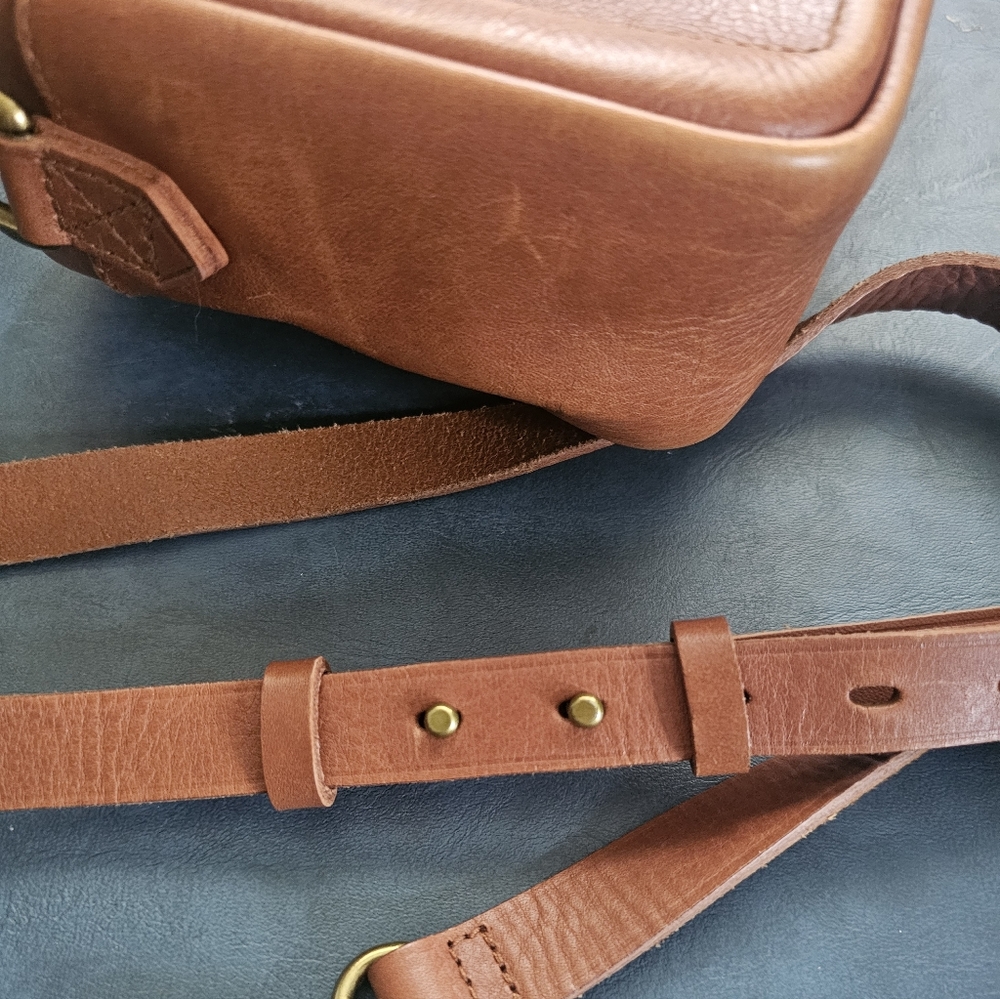 Madewell Leather Transport Camera Bag - Picture 2 of 9